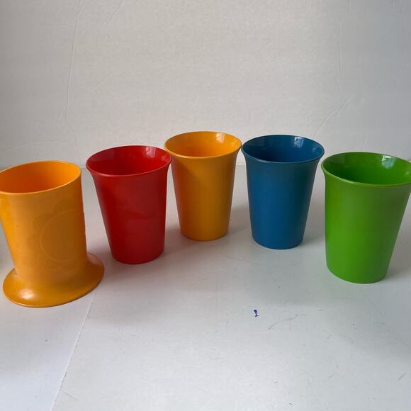 Vtg TUPPERWARE Children Sippy Cup + 4 Classic Bell Tumblers  1318-15 and 109-41 - Picture 2 of 9